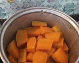 Foto langkah ke 2 dari resep Bakpao Kabocha (Labu Kuning) isi Ayam Kecap.