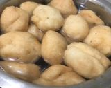 A picture of step 4 of Dahi Bhalla.