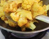 ফুলকপি আলুর তরকারি(foolkopi aloor torkari recipe in Bengali) রেসিপির ধাপ 2 ছবি
