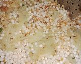 साबुदाणा बटाटा उसळ (Sabudana Batata Usal Recipe In Marathi) रेसिपी स्टेप 3 फोटो 
