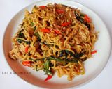 Foto langkah ke 4 dari resep Indomie Kangkung Balacan.