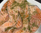 Foto del paso 1 de la receta: Salmón marinado en papillote