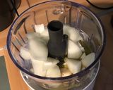Une image de l'étape 4 de Sauce aux tomates fraîches, ail, oignon, basilic et romarin.