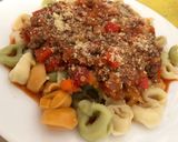 Foto del paso 4 de la receta: Capelettini con boloñesa