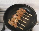 A picture of step 3 of Chicken Yakitori, crunchy lettuce wrap.