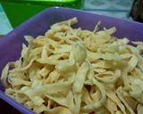 Foto langkah ke 5 dari resep Stik bawang renyah tanpa telur ala Ika.