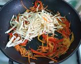 Zöldséges csípős rizstészta recept fázis 2 fotója