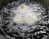 A picture of step 7 of Maggi cheese balls.