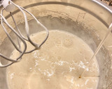 Foto del paso 3 de la receta: Pastel con peras en almíbar y crema sin gluten