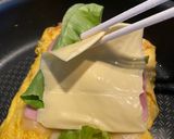 รูปขั้นตอนการทำที่ 7 ของ [อาหารเช้า] ขนมปังไข่แซนวิชแฮมเบคอน