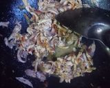 Foto langkah ke 3 dari resep Ayam suwir isian roti goreng.