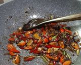 Foto langkah ke 3 dari resep Tumis Telur Ceplok Saus Tiram.