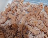 Foto langkah ke 9 dari resep Makaroni Spiral Renyah Pedas dan Keju.