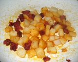 Foto del paso 5 de la receta: Papas salteadas con pimentón y cantimpalo