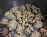Foto langkah ke 3 dari resep Usus Ayam Lilit Goreng Kalasan.