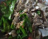 Foto langkah ke 5 dari resep Tumis Jantung Pisang dan Daun Mlinjo Bumbu Terasi.