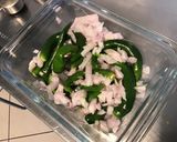 Une image de l'étape 4 de Piments verts doux aux tomates et oignon de roscoff.