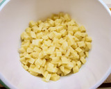 Foto del paso 1 de la receta: Tortilla de papas con cebolla y perejil