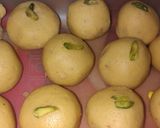 A picture of step 3 of Besan ke ladoo.