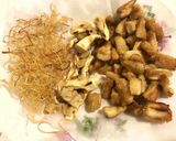 รูปขั้นตอนการทำที่ 2 ของ Thai Spicy Milky Mushroom Salad(ลาบเห็ดมิ้ลค์กี้3สไตล์) #Uncle&Friends #DTC2 #Main