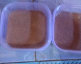 Foto langkah ke 3 dari resep Triple Layer Chocolate Frozen Cake.