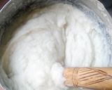 A picture of step 5 of Tuwon shinkafa with white rice.