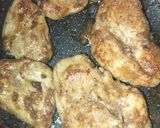 Foto langkah ke 1 dari resep 92. Pan-seared garlic chicken served with creamy mushroom sauce & broccoli potatoes.