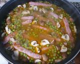 Foto del paso 4 de la receta Salchichas con guisantes y huevos de codorniz