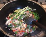 Foto langkah ke 2 dari resep Cumi telur cilacap masak hitam pedas enak banget.