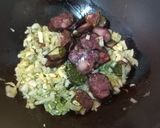 Foto do passo 2 de Favas com morcela e ovos
