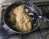 Foto langkah ke 3 dari resep Spaghetti Aglio e Olio.