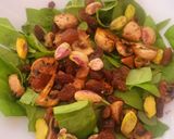 Foto del paso 3 de la receta: Ensalada de Espinacas y Champiñones muy Colorida