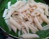 A picture of step 3 of Spinach corn pasta.