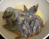 Foto langkah ke 2 dari resep Udang Saos Mentega.