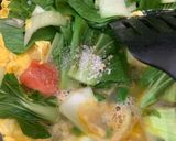 Foto langkah ke 3 dari resep Cah Pokcoy Kuah Telur.