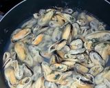Foto langkah ke 2 dari resep 24. Tumis Kerang Lombok Ijo (week 3).