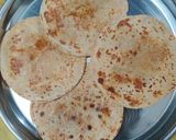 A picture of step 5 of Bhakri (Gujarati Flatbread).