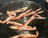 Foto del paso 3 de la receta: Arroz con bogavante, cigalas y calamar