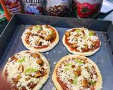 A picture of step 3 of Mini pizza.