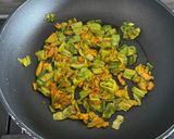 A picture of step 2 of Frittata with Zucchini Blossoms🥚🥒.