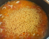 Foto del paso 4 de la receta: Fideuá de chipirones, gambas y rape con alioli
