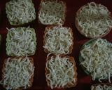 Foto langkah ke 4 dari resep Arem-Arem Mie Isi Tumis Jagung (Tanpa Daun Pisang).