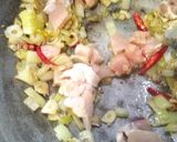 Foto langkah ke 2 dari resep Capcay Udang Sosis Telur.