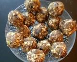 A picture of step 3 of Dry fruit ladoos.