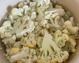 A picture of step 1 of Cauliflower & Spinach Soup 💚.