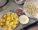 รูปขั้นตอนการทำที่ 1 ของ ถั่วงอกผัดเต้าหู้หมูสับ