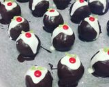 Foto del paso 6 de la receta: Trufas de chocolate rellenas de cereza y brownie de Navidad