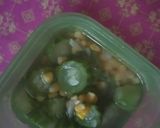 Foto langkah ke 3 dari resep Sayur bening oyong jagung.