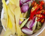 Hình bước làm 2 của món Chân gà ngâm sả tắc