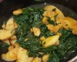 A picture of step 3 of Spinach and potato dry curry.